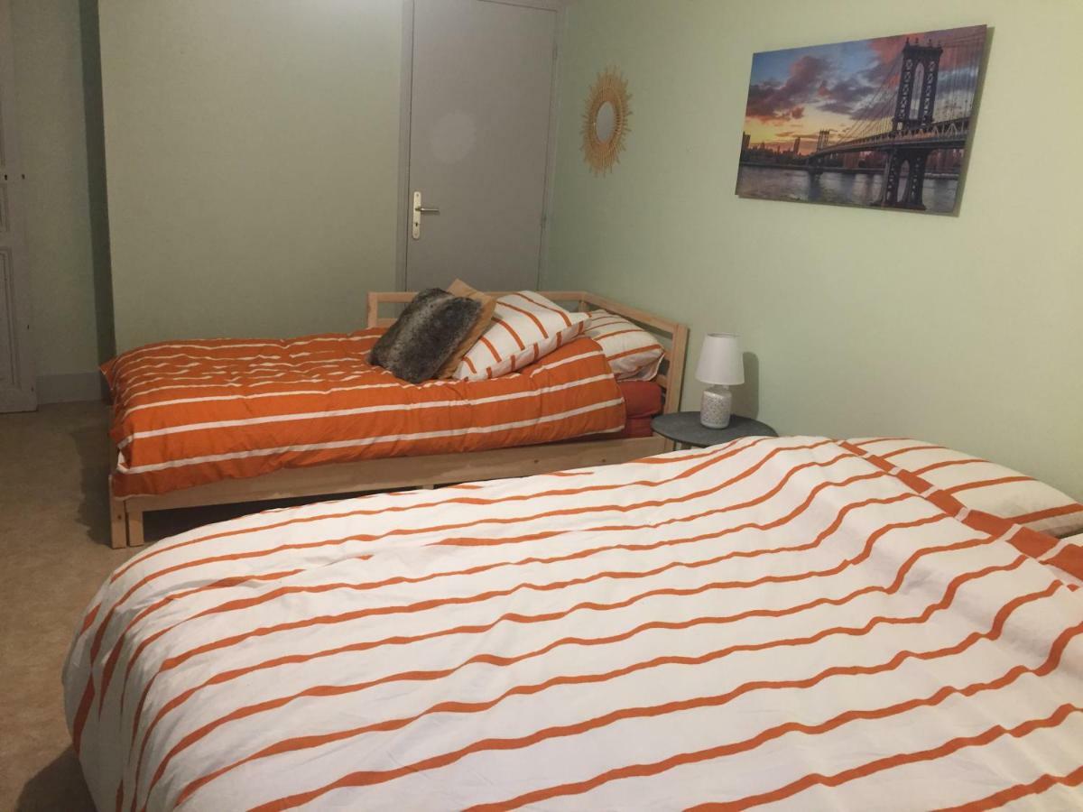 Cap Coutellerie - Sejours Pros Ou Familles En Hypercentre De Thiers Appartement Buitenkant foto