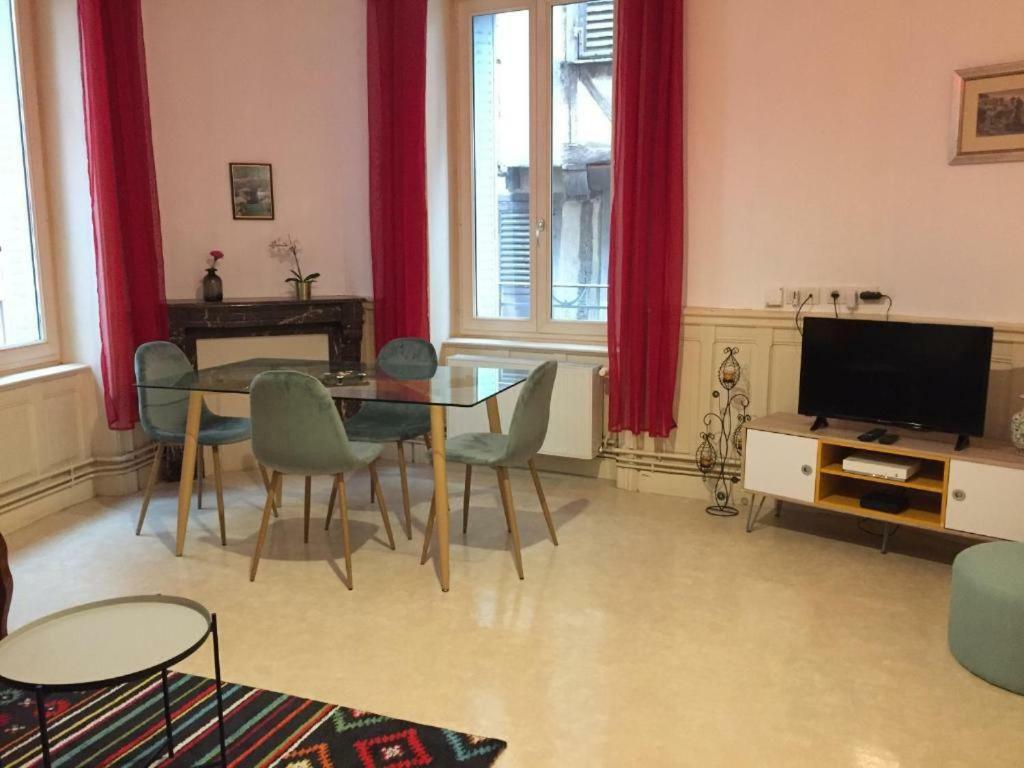 Cap Coutellerie - Sejours Pros Ou Familles En Hypercentre De Thiers Appartement Buitenkant foto